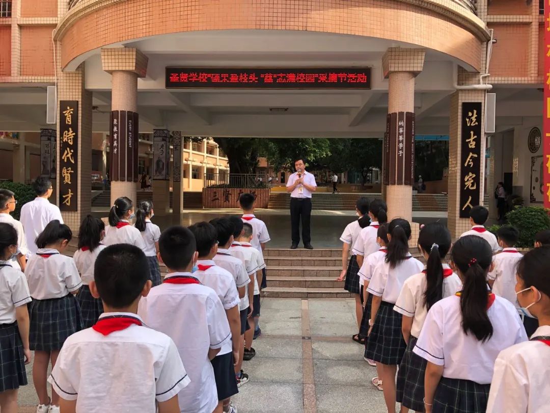 []因为学校荔枝树挂满了果，所以学生们都摘荔枝去了！