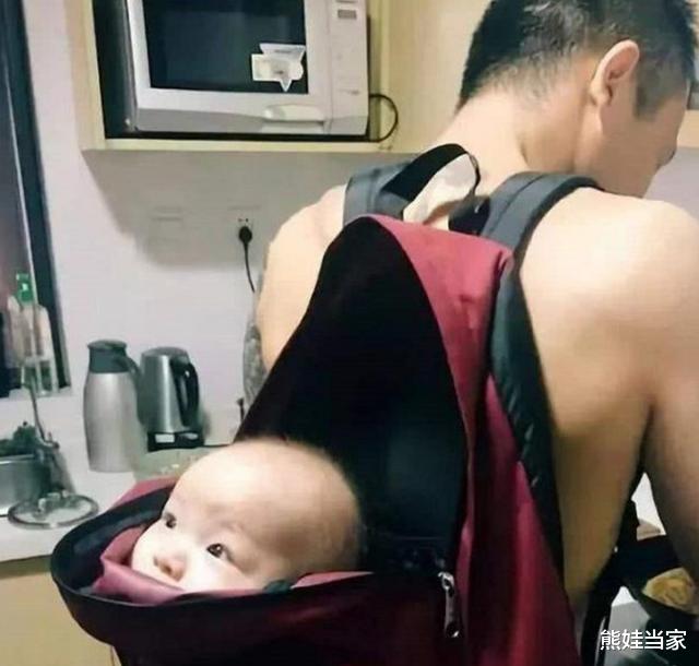 []3岁娃电梯里放屁，男子坦言：带孩子去检查下，事后爸爸上门道谢