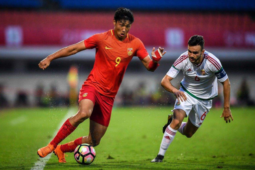 『山东鲁能』他或将成鲁能新赛季首位被弃用的新星!热身赛表现不佳已难堪重用