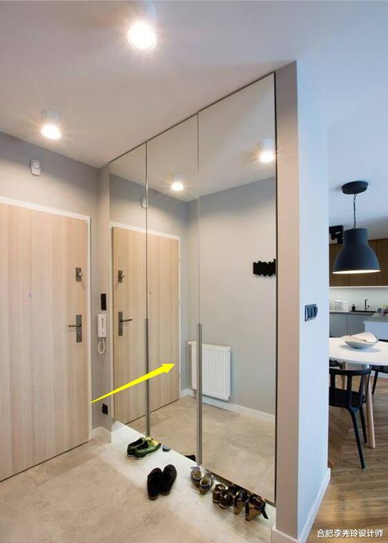 「」后悔玄关装的早，学邻居玄关柜留空一块塞内墙镜子，一下宽敞2倍