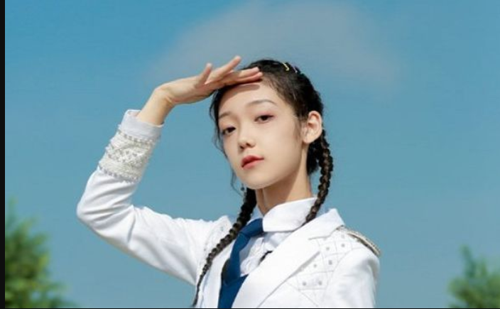 【c位】创造营主题曲前7位拍照合影,谁看到C位站的是谁?希林娜依败给她不冤