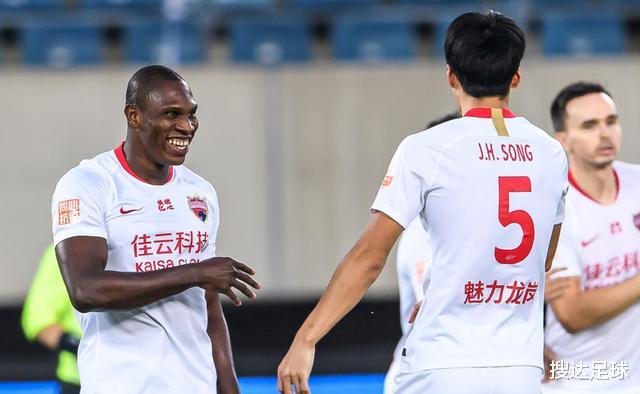 越位|中超VAR再现误判！对越位规则存在严重误解，解说员直言看不懂