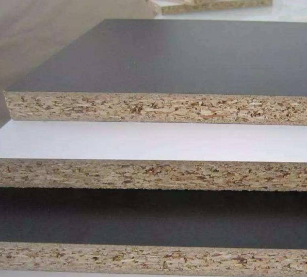 ##衣柜到底选择什么材质,实木颗粒板好不好?听听专业人士分析一波