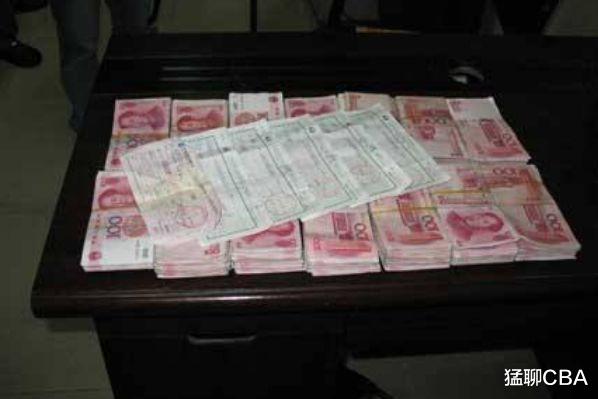 金融危机|银行行长透露:明年是最穷一年,现在开始好好珍惜你手里的现金!