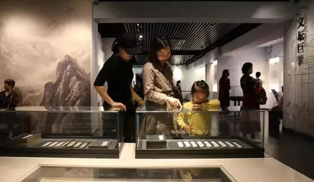 「」想知道那些想通过收藏发家的人，后来都怎样了？