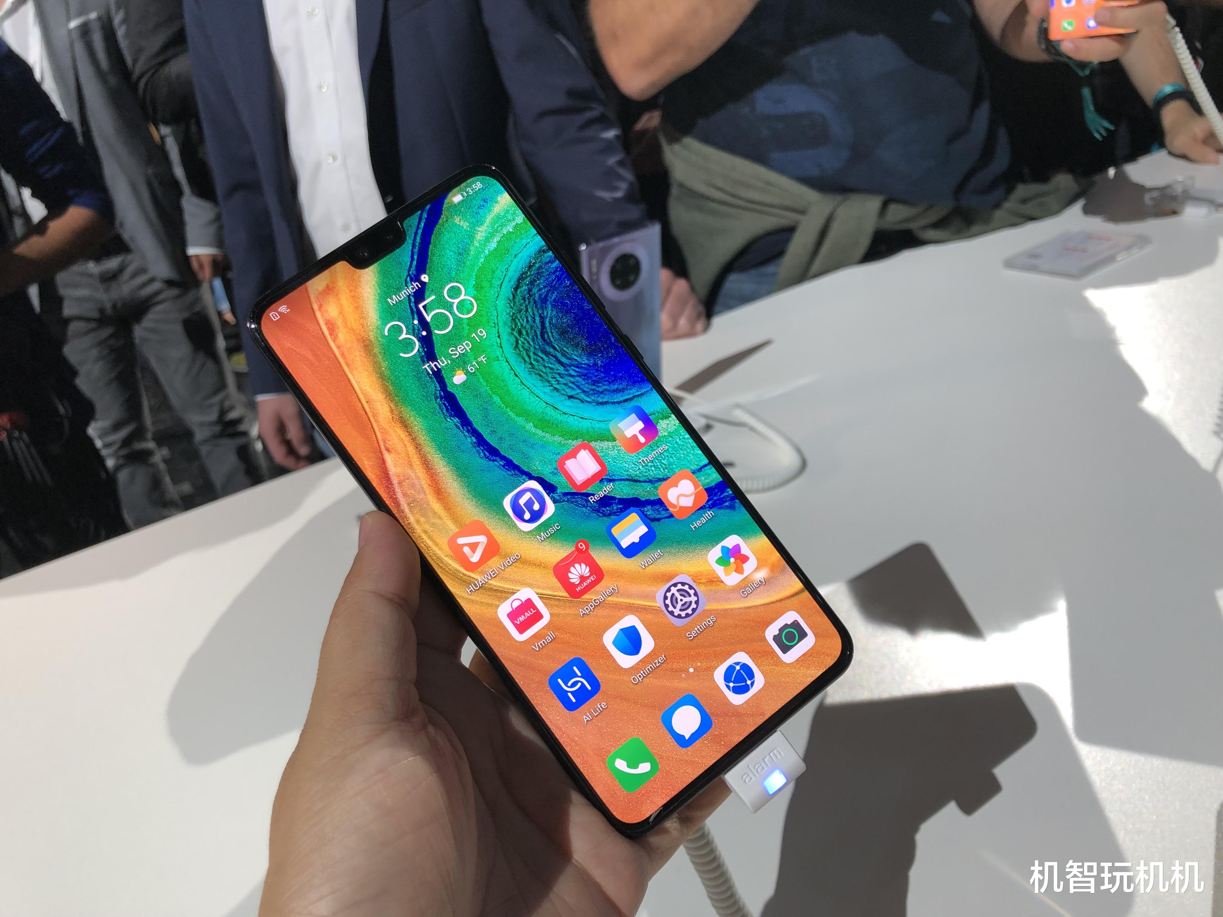 华为mate30@华为亲儿子Mate30跌至两千档，还买什么iPhone11？