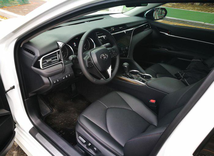 「领克03」什么档次的人会买丰田凯美瑞？车主表示：想说十个字