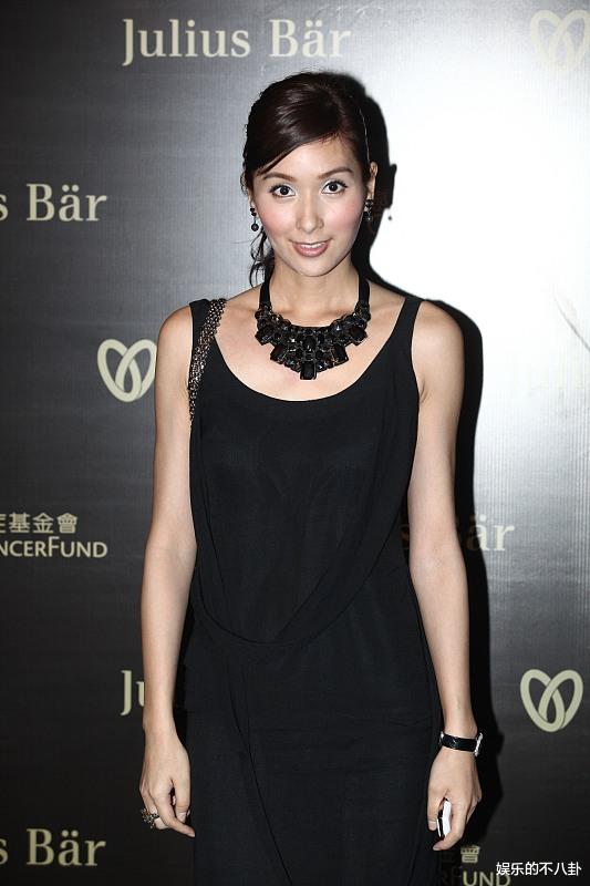 [万绮雯]当50岁万绮雯撞上46岁杨恭如，一个优雅地老去，一个却活成网红