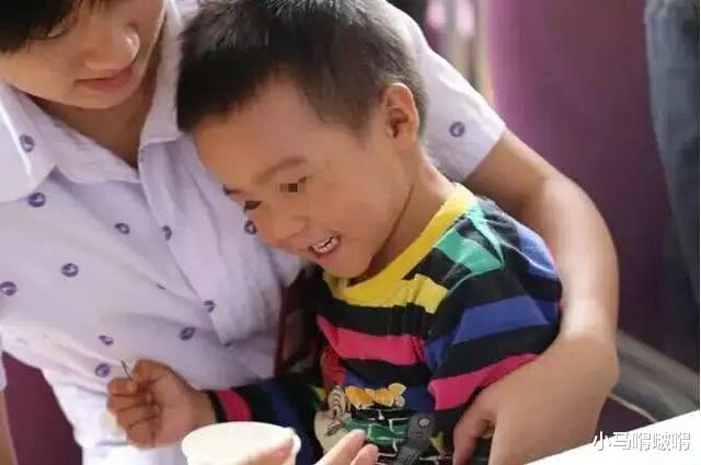 「胃癌」10岁小男孩，确诊胃癌，医生查明原因，妈妈痛哭：是我害了你