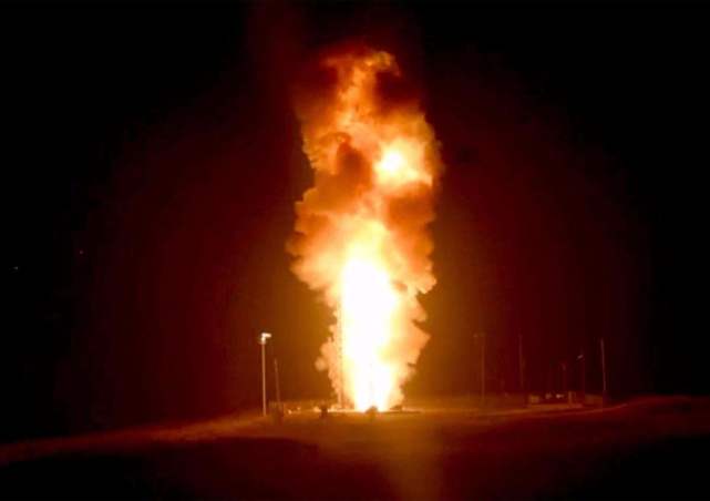 洲际导弹|打响第一炮？美军凌晨突然发射一枚民兵3洲际导弹，直奔太平洋中部