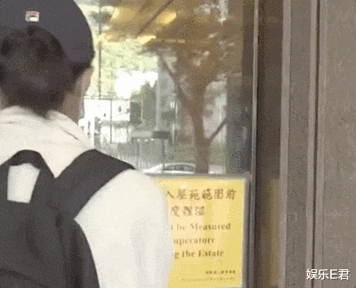 钟嘉欣|36岁钟嘉欣回巢拍新剧被迫停工，她为了TVB这笔片酬真是没少付出