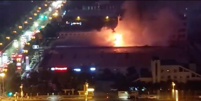 「北京市」昨晚,西安凤城二路一家4S店发生火灾,过火面积约150平方米