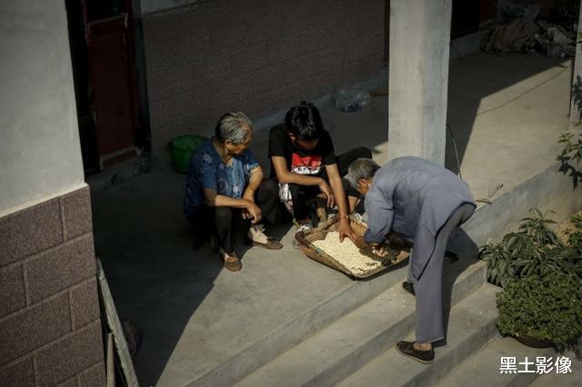 |8旬老人花13年养大孤孙，得知自己患重病喝农药寻死：我不拖累他