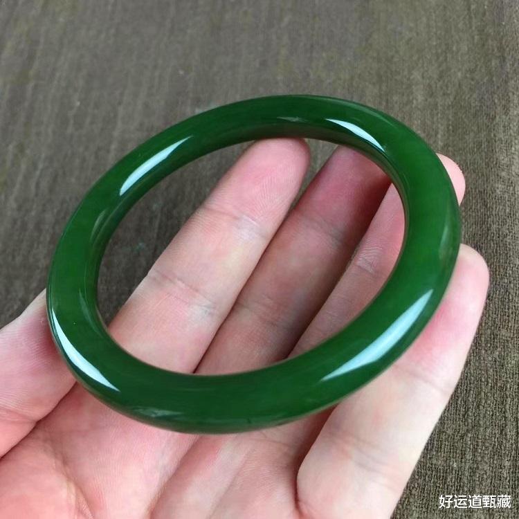 菠菜|内敛深沉，温润雍容，含蓄静雅和田玉碧玉