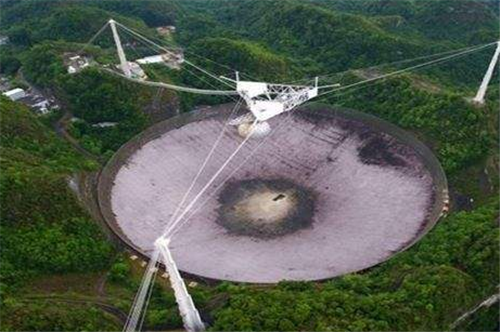 射电望远镜▲曾是世界最大“天眼”,耗资2.6亿建成,如今却锈迹斑斑被人遗忘