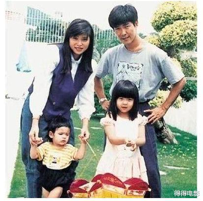 『元彪』1982年，元彪客串洪金宝电影，爱上了首次出镜就大胆演出的彭秀霞