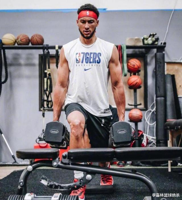 肯达尔·詹娜▲实锤了！詹娜41天3次被拍约会布克，西蒙斯疯狂撸铁只因失恋？