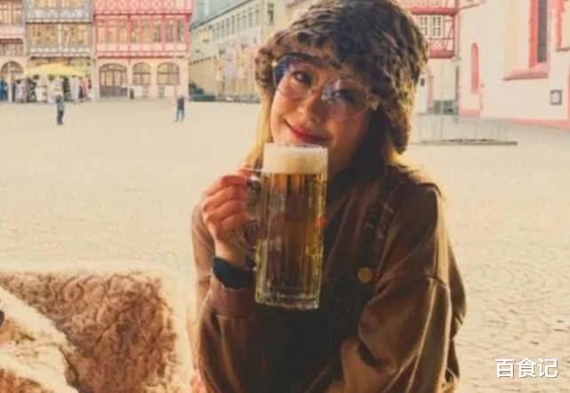 「周星驰」她18岁被周星驰看中,签约8年只拍了2部戏,近照曝光,美到不敢认