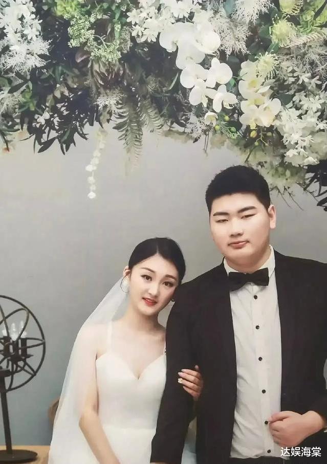 朱之文|大衣哥儿媳婚后素颜露面，开车回村接婆婆进城，50万新车引人注意
