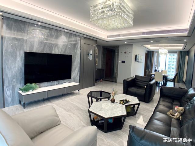 @刚完工的婚房，客厅石材电视墙背景墙很大气，老婆很满意，晒晒！