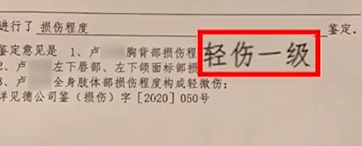飞行员|熊孩子往景区瀑布里撒尿被责骂！妈妈护短，被对方推下悬崖？