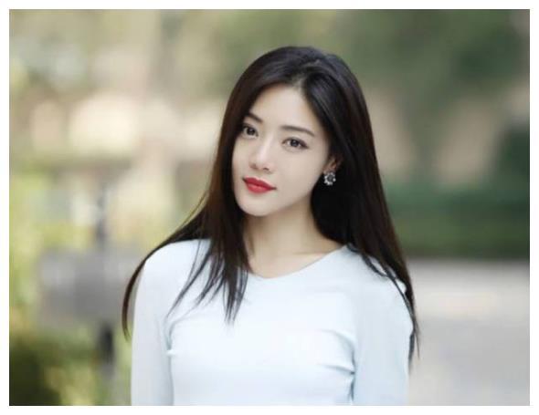 [杨幂]继杨幂之后，小姨妈悠悠宣布离婚，结束15年爱情长跑
