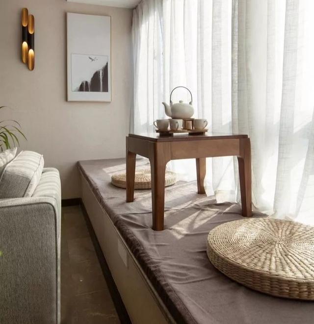 『』内飘窗占卧室面积,业主请师傅一锤砸掉,楼下邻居吓到要搬家!