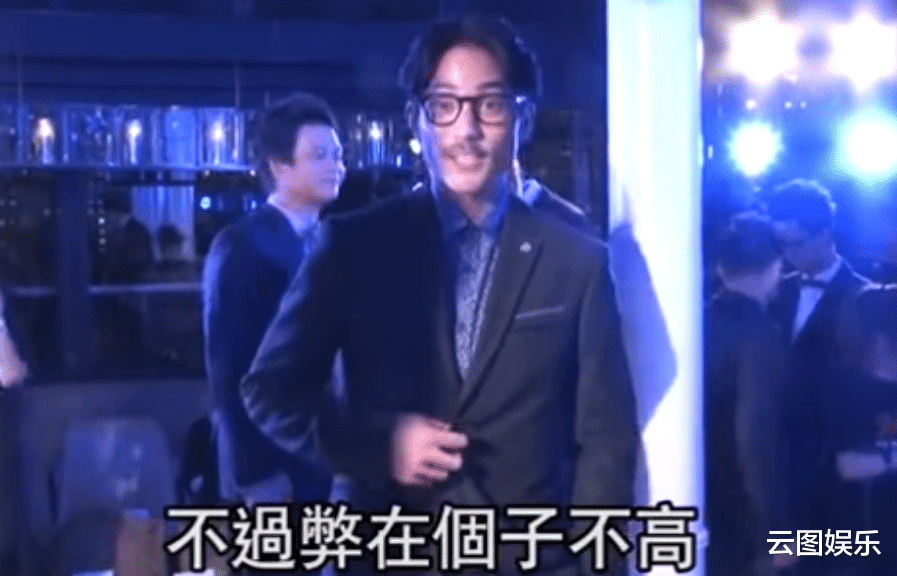 「林子祥」林子祥35岁儿子近照，留大妈款卷发难掩帅气，五官俊秀更胜老爸