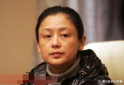 【陈红】51岁陈红成普通老年人了，素颜近照老年斑爬满脸部，这就是不保养的下场！