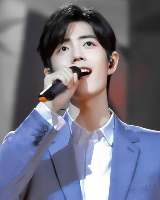 肖战@肖战在直播间cue到坚果，坚果：挺突然的！喝橙汁表情亮了