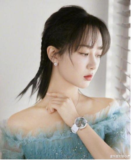 发型|别总披头散发了！今秋流行这4款入秋发型，风格百搭还优雅减龄