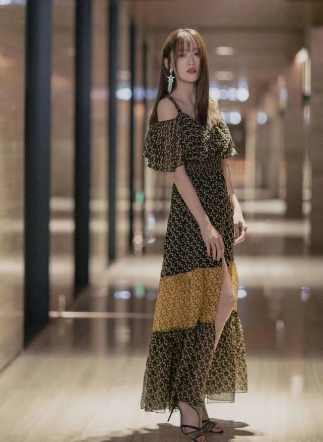 短发▲41岁陈乔恩逆生长！身穿波点连衣裙配清爽短发，恋爱后更显少女心