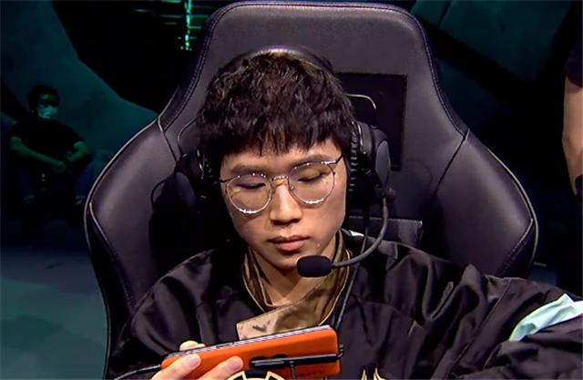 王者荣耀|钉在了“耻辱柱”上!王者荣耀史上仅2次让3追4,都和DYG有关