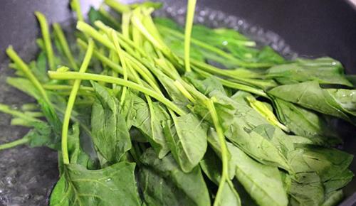 「菠菜」夏天,全家人最爱这道菜,清爽脆口,营养丰富,每天一大盘都吃光
