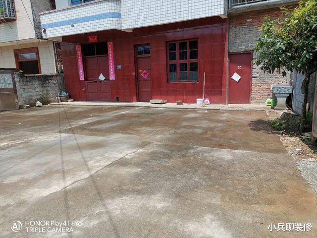 『』晒晒我家80万盖的别墅，全村第一豪华，光光一套家具就花13万！