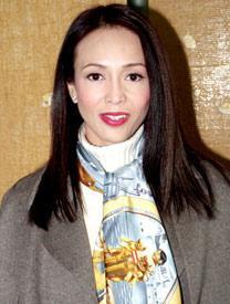 「郑裕玲」爱钱如命的郑裕玲：扇过刘嘉玲，红过张曼玉，却一生未婚无儿无女