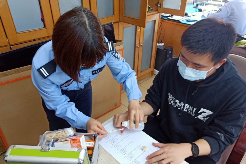 珠海交警|珠海女子考两次科目三都紧张没通过！5小时后又被考官叫回去！