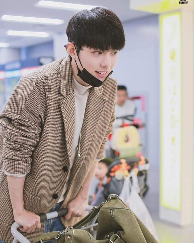 【肖战】肖战新剧有消息，粉丝成为起名鬼才！又见肖战，他把自己藏了起来