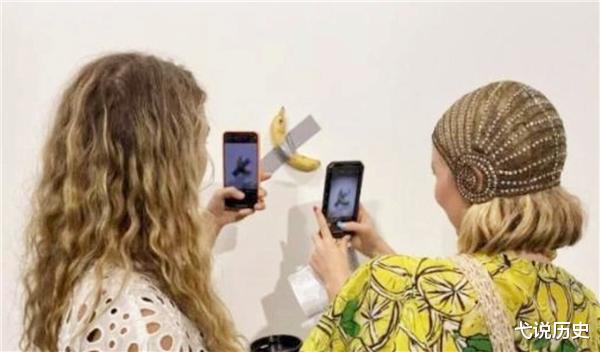 弋说历史|85万一根的天价香蕉，却在展厅上被一游客吃掉，后来怎样了？