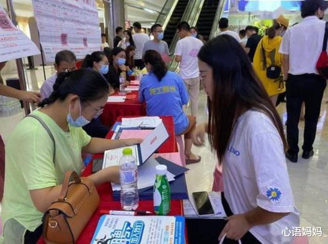 大学生|大学生毕业后,参加校园招聘还是自己找工作,过来人是这样说的