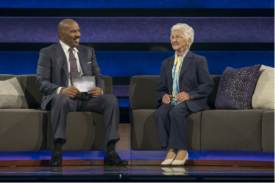 []最高龄体操选手！94岁Johanna：与其躺床垫退化，不如起身运动