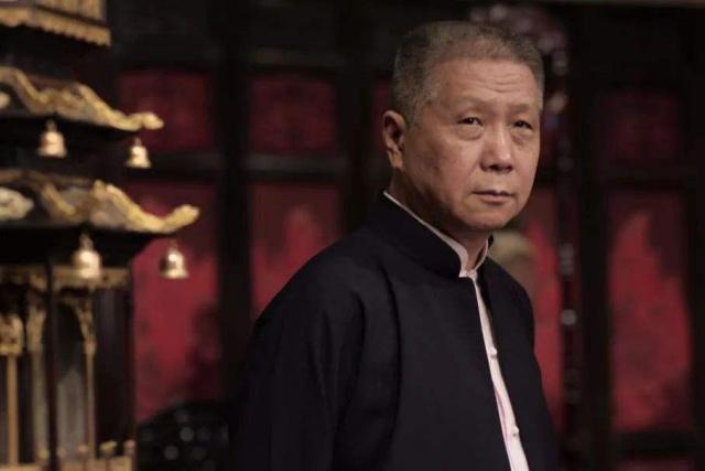 |姑娘带一块破石头找专家鉴定，自称花了300万，专家：花得很值