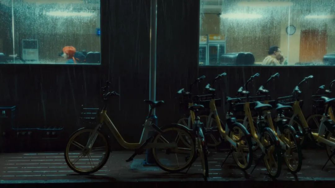 电影|仅5分钟,就拍出了中国人最敏感的一年