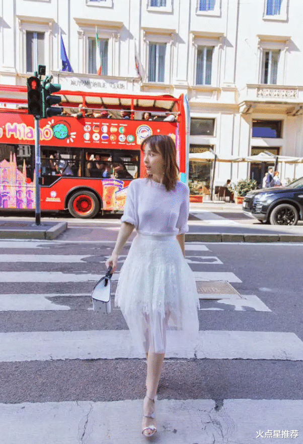 【吴昕】吴昕瘦身成功堪比“整容”,看她穿上儿童背心,这腰怕是被上帝吻过