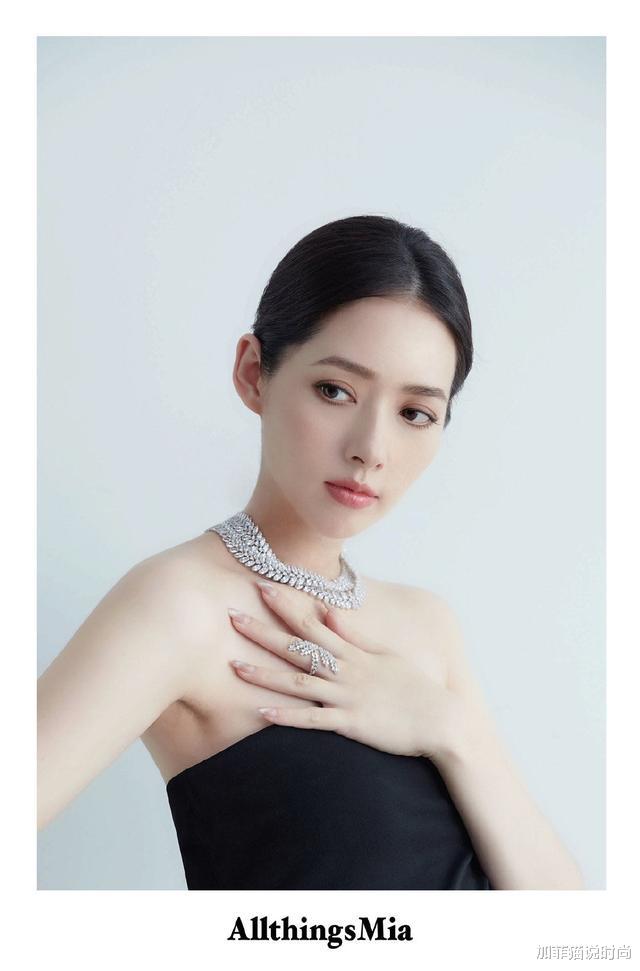 郭碧婷|向佐陪郭碧婷逛街！碧婷挺大肚走路笨重却很瘦，弯腰驼背似小老太