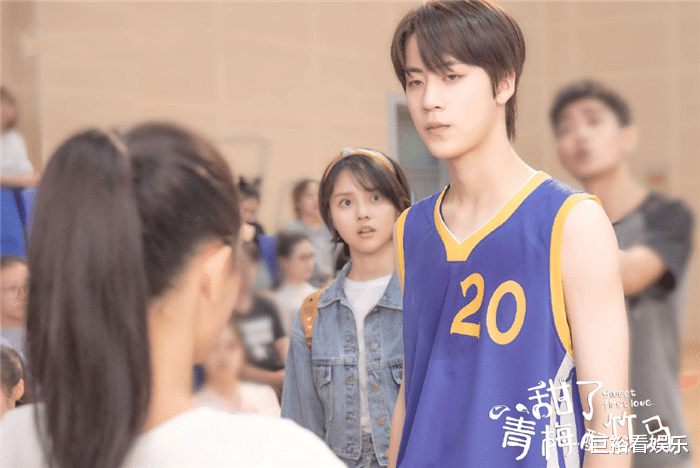 甜宠剧|腾讯又一校园甜宠剧大火，仅1天播放量超8千万，看完8集还想看