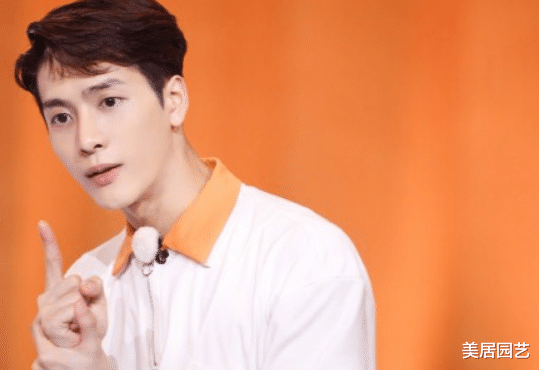 「王嘉尔」娱乐圈的交际有多重要？看王嘉尔和蔡徐坤在跑男的表现，差距一目了然