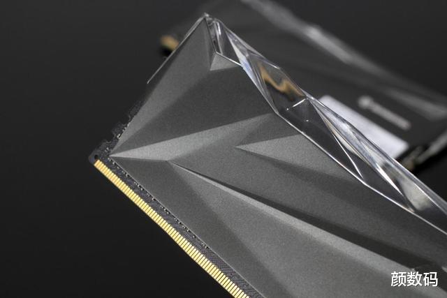 |影驰星曜DDR4 3600内存评测：玩灯、玩超频，看哪样适合你？