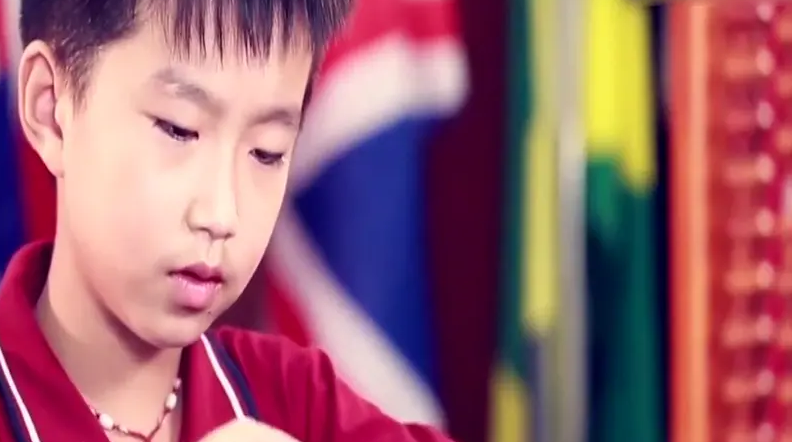 军人▲他年仅8岁就被特招入伍，我国最小的现役军官，战场上发挥大作用