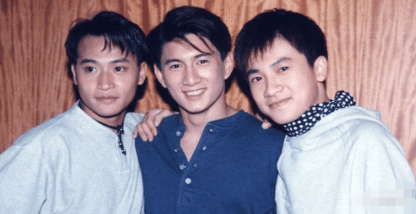 小虎队▲曾经的四大乐队：小虎队不再，只有Beyond永恒，温拿复出粉丝疯狂